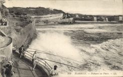CPA Biarritz Pecheurs au Phare Peche