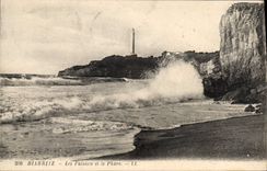 CPA Biarritz Les Falaises et le Phare 
