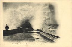 CPA Biarritz Vague Au Rocher de la Vierge 