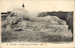 CPA Fecamp La Jetee un jour de Tempete 
