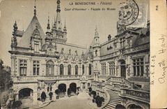 CPA La Benedictine Fecamp Cour d'Honneur Facade du Musee 