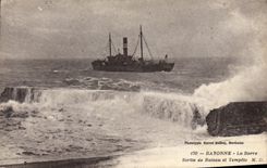 CPA Bayonne La Barre Sortie de Bateau et Tempete 