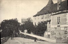 CPA Pau Le Vieux Palais et l'Entree du Parc 