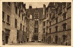 CPA Pau Basses Pyrenees La cour d'honneur du chateau 