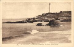 CPA Biarritz La Pointe du Phare et la Roche ronde percee 