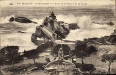 CPA Biarritz Le Monument aux Morts et le Rocher de la Vierge 