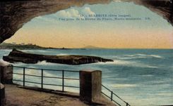 CPA Biarritz Cote Basque Vue prise de la Grotte du Phare 
