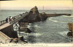 CPA Biarritz Le Rocher de la Vierge et la Passerelle 