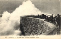 CPA Biarritz Au Rocher de la Vierge par gros temps 