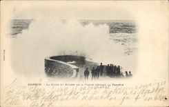 CPA Biarritz La Digue du Rocher de la Vierge Pendant la Tempete 