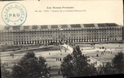 CPA Pau Facade de la Caserne Bernadotte Militaria
