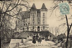 CPA Pau Le Chateau de Henri IV vu de la Basse Plante