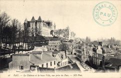 CPA Pau Le Chateau et la basse Ville vue prise du Parc 