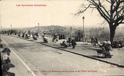 CPA Pau Le Boulevard des Pyrenees vu de l'Hotel de France 