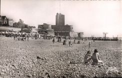CPM Fouras Sur la grande Plage 