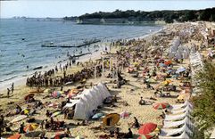 CPM Fouras La Grande Plage au centre la Piscine 