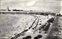 CPM Royan La Plage et le Front de Mer vus du Family Hotel 