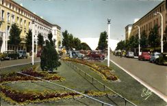 CPM Royan Avenue Aristide Briand Au fond 