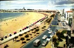 CPM Royan Vue generale prise de l'Hotel Family 