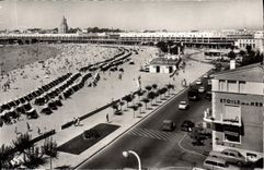 CPM Royan La Plage devant le Front de Mar 