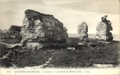 CPA Environs de Royan Vallieres Ensemble des Rochers isoles 