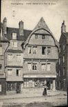 CPA Guingamp Vieilles Maisons de la Place du Centre Tabacs Tabac