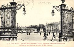 CPA Nancy Un coin de la Place Stanislas Entree de la Rue des Dominicains Grilles de Jean Lamour et s