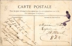 CPA Arles  Arlesienne aux tombeaux des Alyscamps Folklore