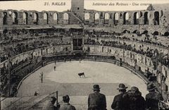 CPA Arles Interieur des Arenes Une course 