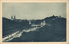 CPA St Michel de Frigolet L'Abbaye apparait sur la hauteur parmi les pins 