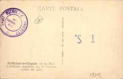 CPA St Michel de Frigolet L'Abbaye apparait sur la hauteur parmi les pins 