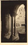 CPA Arles Clocher de la Cathedrale St Trophime vue a travers les galeries du Cloitre 