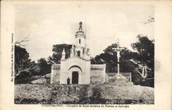 CPA Cuges les Pins Chapelle de Saint Antoine de Padoue et Calvaire 