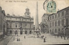 CPA Arles Place de la Republique 