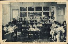 CPA La Bonne Jeanne Salle d'etude des enfants 