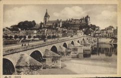 CPA Gien Vue sur le Chateau 