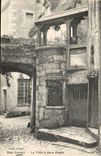 CPA Gien Loiret Le Puits a deux etages 