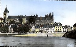 CPM Gien Loiret Le Chateau et l'Eglise 