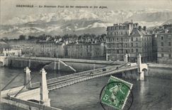 CPA Grenoble Le Nouveau Pont de fer suspendu et les Alpes 