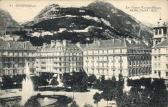 CPA Grenoble La Place Victor Hugo et les forts 