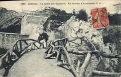 CPA Grenoble Le Jardin des Dauphins En montant a la corniche 