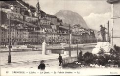 CPA Grenoble L'Isere Les Quais La Vedette Gauloise 