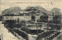 CPA Grenoble La Place Victor Hugo et les Forts 