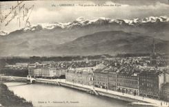 CPA Grenoble Vue generale et la chaine des Alpes 
