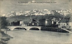 CPA Grenoble Panorame des Quais et la chaine des Alpes 