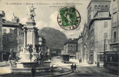 CPA Grenoble Monument du Centenaire La Place et l'Eglise Notre Dame Train Tramway