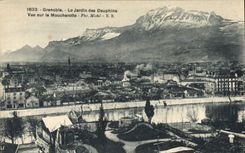 CPA Grenoble Le Jardin des Dauphins Vue sur le Moucherotte 