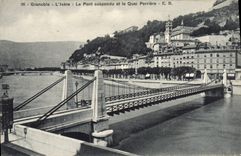CPA Grenoble l'Isere Le Pont suspendu et le Quai Perriere 