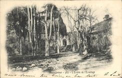 CPA Roquefavour L'Entree de l'Ermitage 
