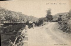 CPA Les Baux Sur la route 